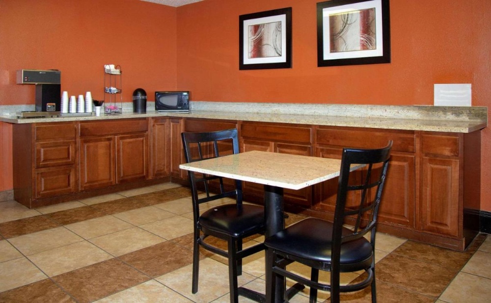 Econo Lodge Image 26
